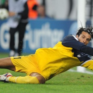爱爱游戏-中国女足夺冠崭露头角 进军国际赛场前景看好，中国女足队员获国际足联