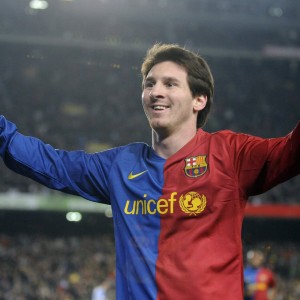 爱游戏大厅官网-乌拉圭队中场贝尔特拉在巴黎奥运会上展现出强大的进攻组织能力