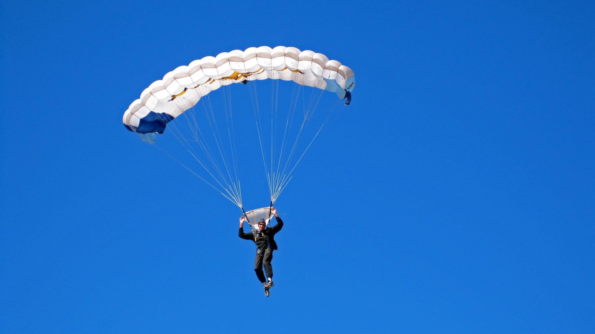 _技术分析:多拍连续击球的关键技巧_,双手连续拍球