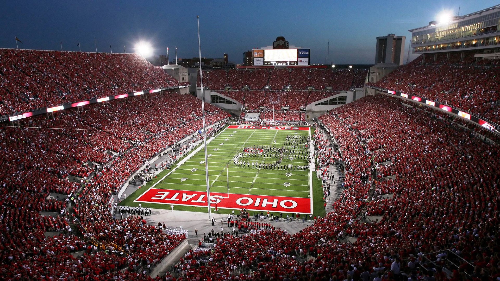 “未来赛车：新能源动力带来的速度革命”，未来能源汽车