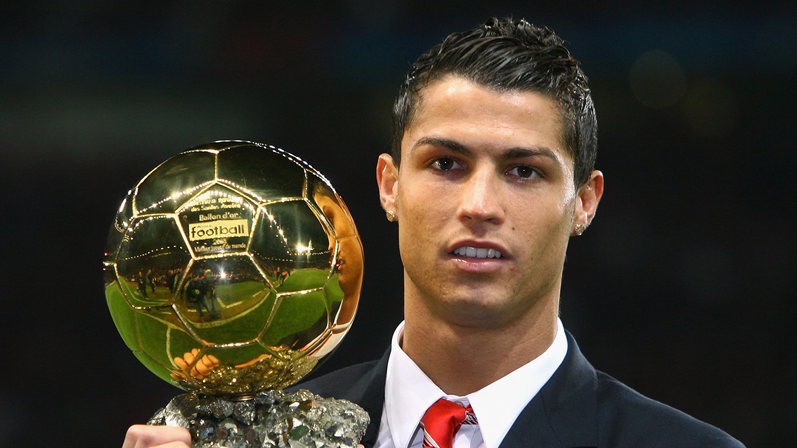 《电竞行业跨界融合：从游戏到电影、电视剧的全新布局》，电竞领域